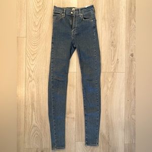 Levi’s- mile high super skinny jeans- size 25